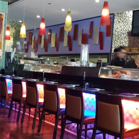 6/11/2014에 Ann L.님이 East Moon Asian Bistro &amp; Sushi에서 찍은 사진