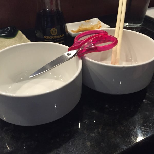 Foto diambil di Xian Sushi &amp; Noodle oleh Ian R. pada 2/11/2015