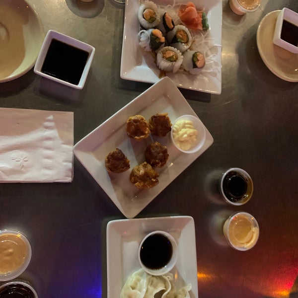Das Foto wurde bei Sushi Blues Cafe von cristina c. am 11/19/2021 aufgenommen