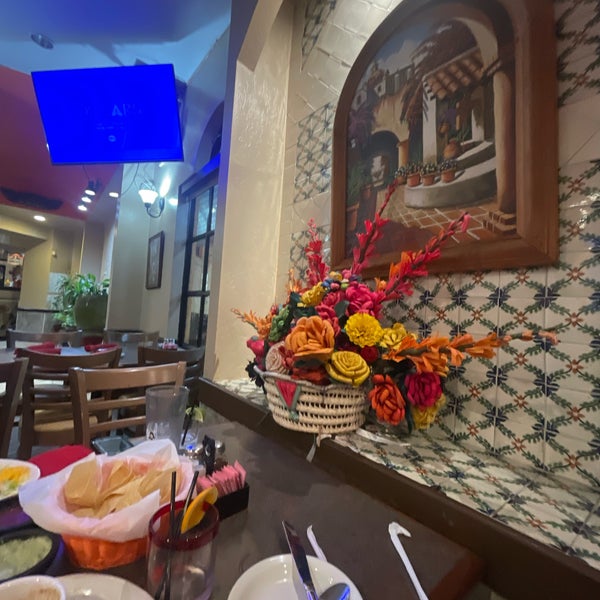 Foto diambil di Spanish Flowers Mexican Restaurant oleh J S. pada 2/26/2024