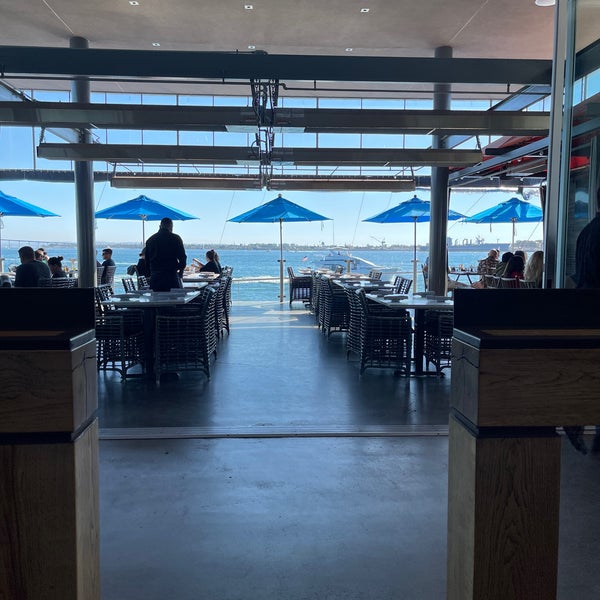 Foto diambil di Coasterra Restaurant oleh J S. pada 11/14/2021