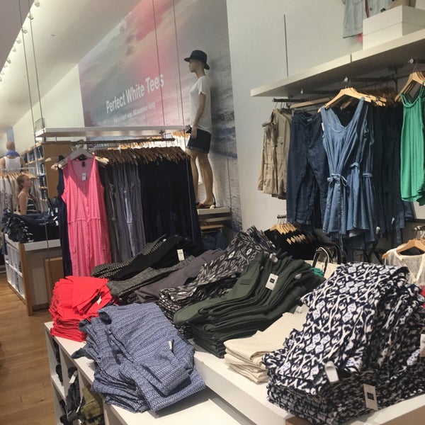 GAP Clothing Store in Miami Beach