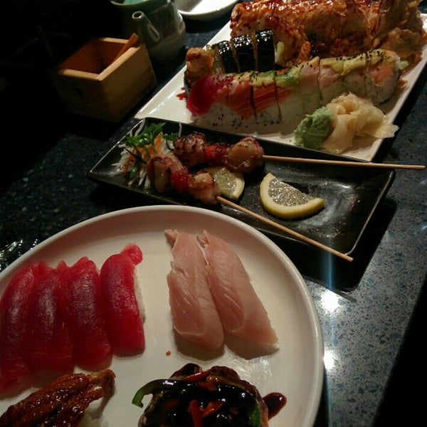 Foto diambil di Shiku Sushi oleh Kimmy pada 2/26/2016