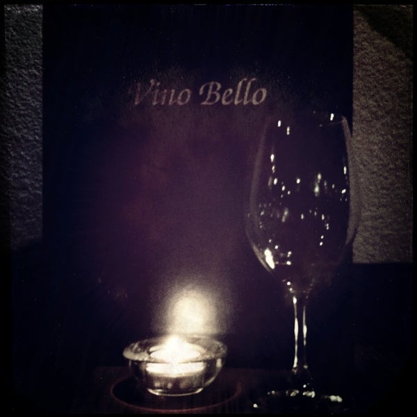3/2/2013 tarihinde Christopher W.ziyaretçi tarafından Vino Bello Wine Bar &amp; Shop'de çekilen fotoğraf