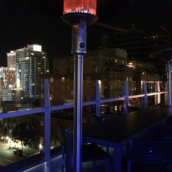 Photo taken at Level 9 Rooftop Bar &amp; Lounge by Gimette D. on 10/16/2014