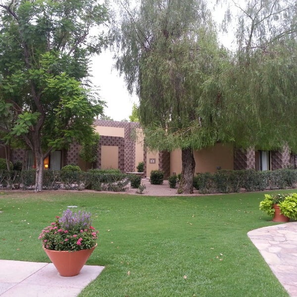 รูปภาพถ่ายที่ DoubleTree Resort by Hilton Hotel Paradise Valley - Scottsdale โดย Alex K. เมื่อ 8/6/2013