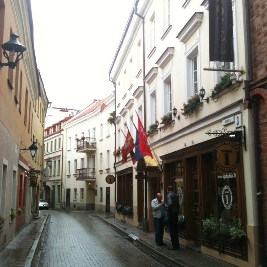 รูปภาพถ่ายที่ Stiklių gatvė | Stiklių Street โดย VYacheslav S. เมื่อ 9/23/2013