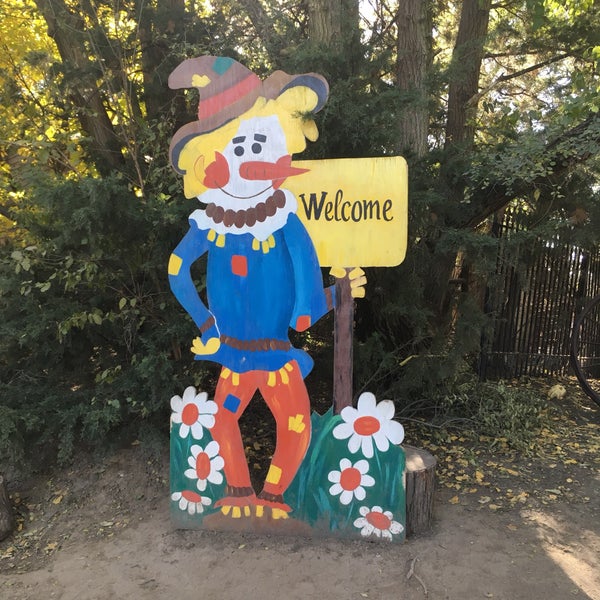 Photo taken at Vala&#39;s Pumpkin Patch &amp; Apple Orchard by Joshua T. on 10/22/2018