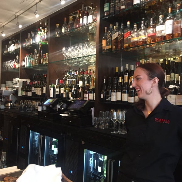 2/5/2017 tarihinde Theresa C.ziyaretçi tarafından Morrell Wine Bar &amp; Cafe'de çekilen fotoğraf