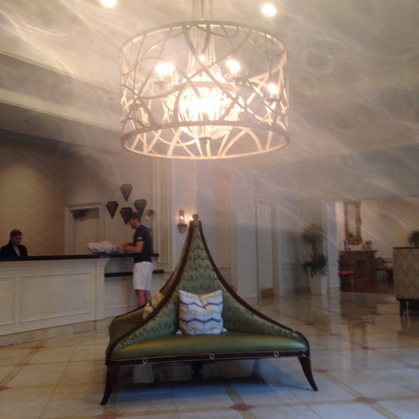 Foto diambil di Renaissance Charleston Historic District Hotel oleh Theresa C. pada 6/8/2014