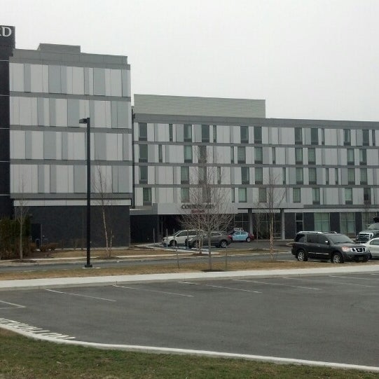 Photo taken at Courtyard by Marriott Philadelphia South at The Navy Yard by Brando on 3/23/2014
