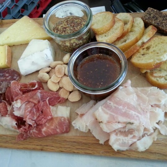 Don't be afraid of letting the server choose your meat & cheese plate selections. See?