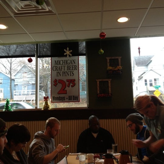 Photo taken at The Omelette Shoppe by Cree D. on 12/7/2012