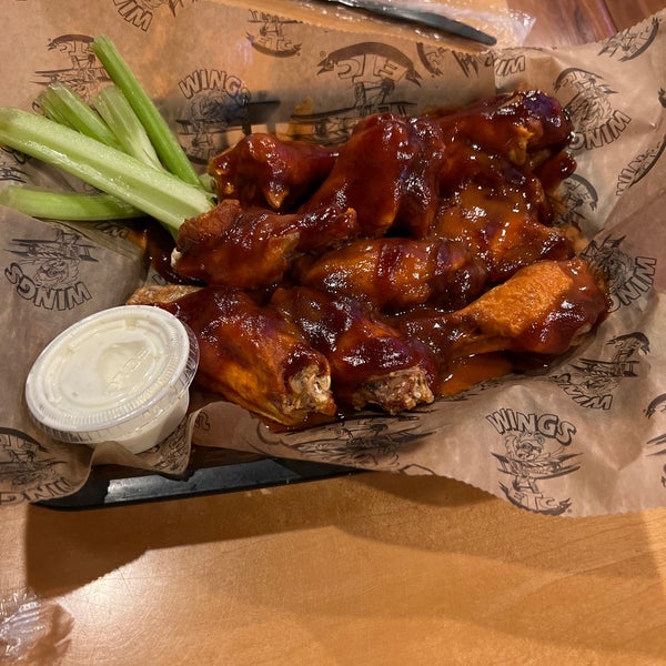 Wings Etc. Bar in Shelby