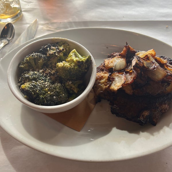 Great food !! Great calamari and salad ! Love the hot bacon honey mustard dressing!  Chopped steak w broccoli