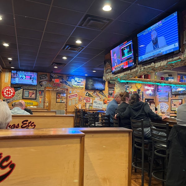 Wings Etc. Bar in Shelby