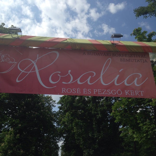 Das Foto wurde bei Rosalia Festival I Rosalia Fesztivál von Melanie_the_one_and_only am 5/9/2015 aufgenommen