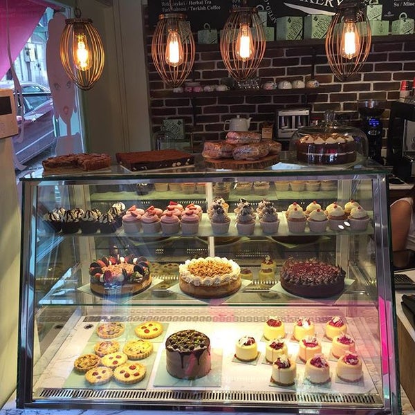 Das Foto wurde bei Miss Delicious Bakery von Miss Delicious Bakery am 5/10/2016 aufgenommen
