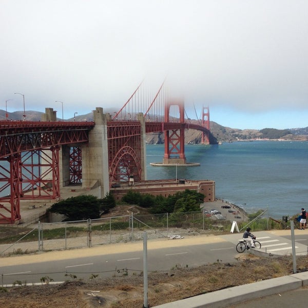 Foto tirada no(a) *CLOSED* Golden Gate Bridge Walking Tour por Chase F. em 8/31/2013