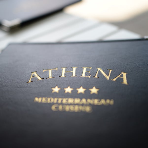 Das Foto wurde bei Athena Mediterranean Cuisine von Adam G. am 5/31/2015 aufgenommen