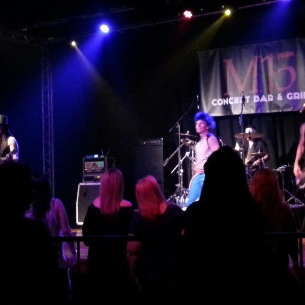 รูปภาพถ่ายที่ M15 Concert Bar &amp; Grill โดย Marc N. เมื่อ 9/21/2013