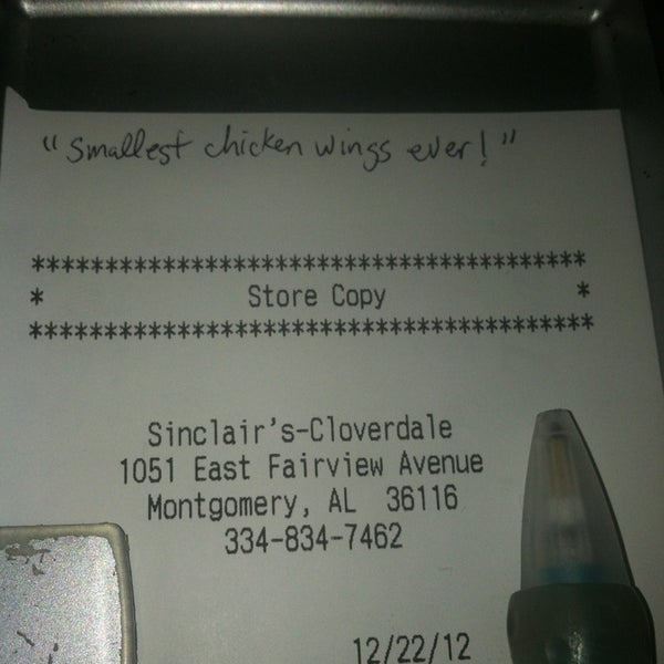 Das Foto wurde bei Sinclair&#39;s Cloverdale von Monique W. am 12/23/2012 aufgenommen