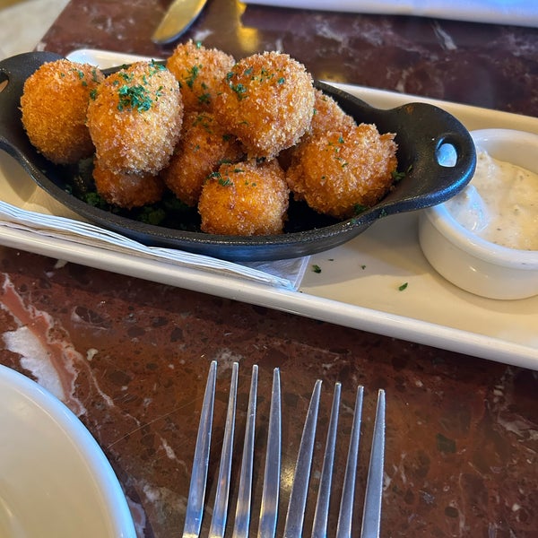 Grand Lux Cafe 630 Old Country Rd