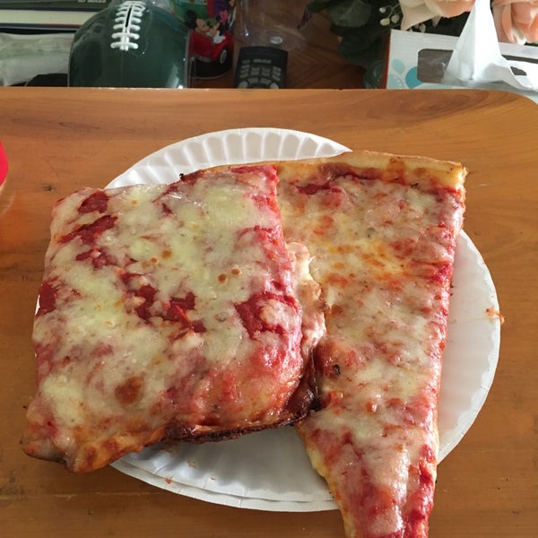 Снимок сделан в Gaby&#39;s Pizza пользователем Ed 9/16/2018