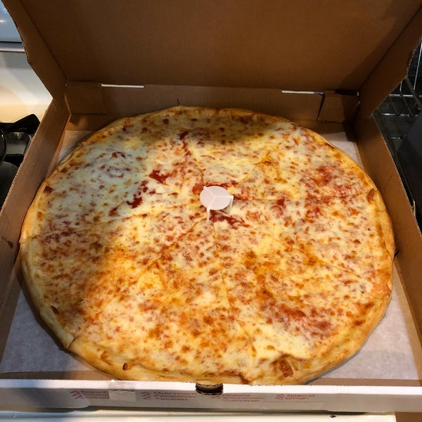Снимок сделан в Gaby&#39;s Pizza пользователем Ed 11/27/2018