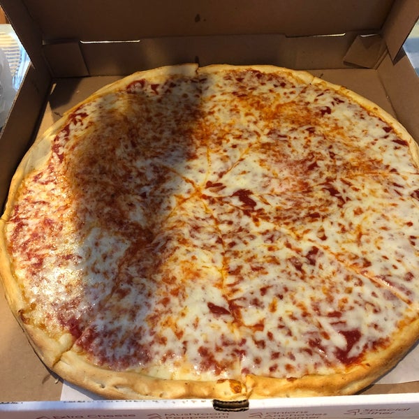 Das Foto wurde bei Gaby&#39;s Pizza von Ed am 7/16/2021 aufgenommen