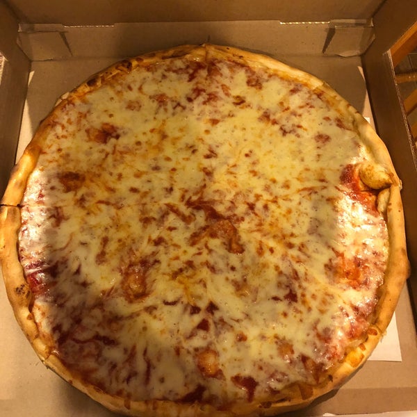 Foto tomada en Gaby&#39;s Pizza  por Ed el 2/18/2021