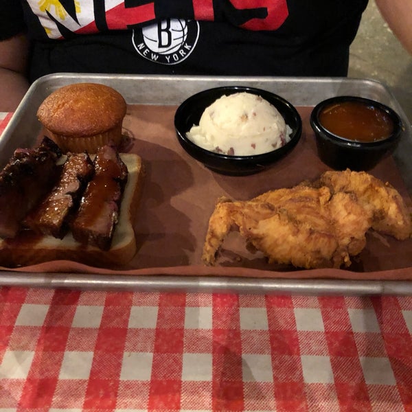 Photo taken at Famous Dave&#39;s by Ed on 5/6/2019