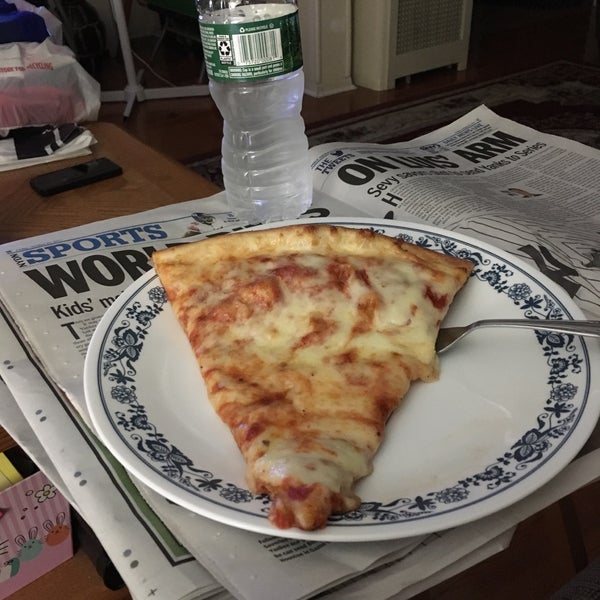 Снимок сделан в Gaby&#39;s Pizza пользователем Ed 10/21/2017