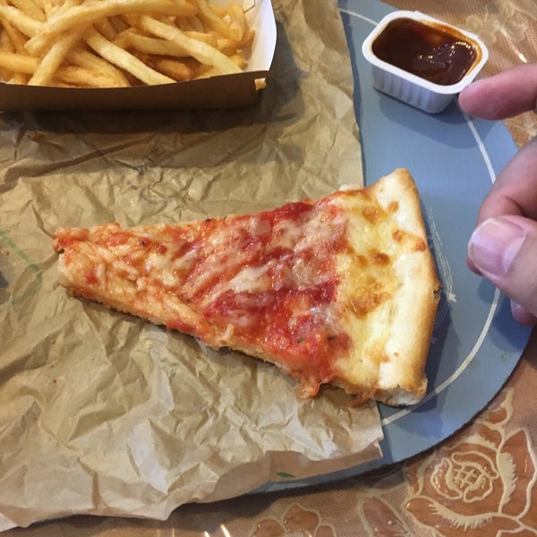 Снимок сделан в Gaby&#39;s Pizza пользователем Ed 9/30/2018