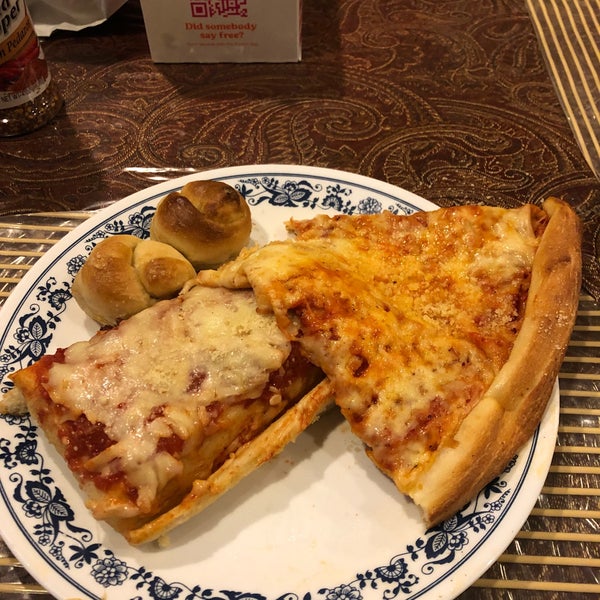 Foto tomada en Gaby&#39;s Pizza  por Ed el 2/15/2022