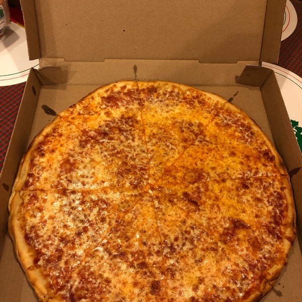 Foto tirada no(a) Gaby&#39;s Pizza por Ed em 12/26/2021