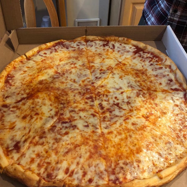 Foto scattata a Gaby&#39;s Pizza da Ed il 1/28/2022