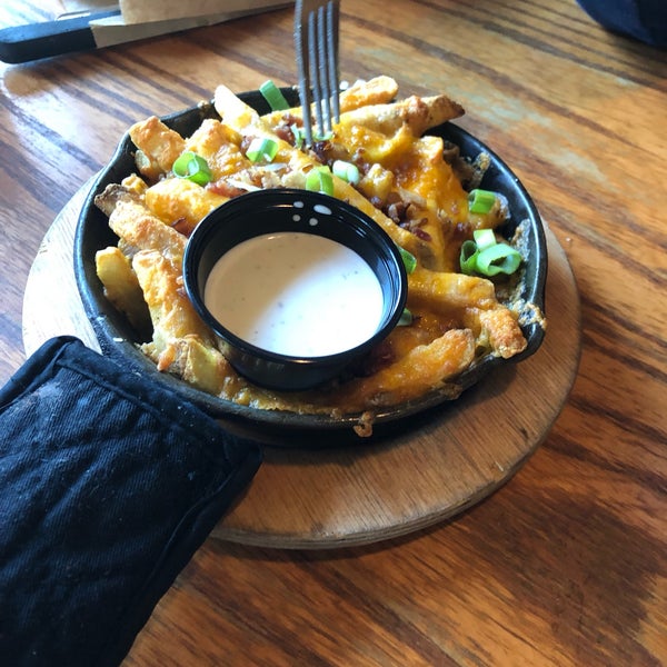 Photo taken at Chili&#39;s Grill &amp; Bar by Ed on 4/1/2019