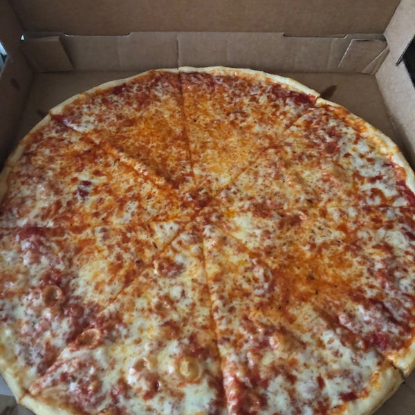Foto tirada no(a) Gaby&#39;s Pizza por Ed em 3/25/2022