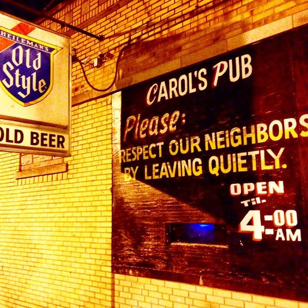 Foto diambil di Carol&#39;s Pub oleh Jeff S. pada 9/14/2014