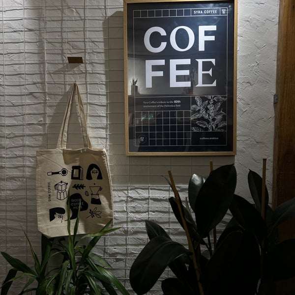 Foto tirada no(a) Syra Coffee por Baptiste L. em 12/23/2022