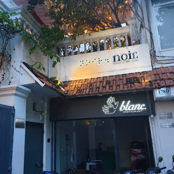 Снимок сделан в Noir. Dining in the Dark Saigon пользователем Michael K. 6/6/2019
