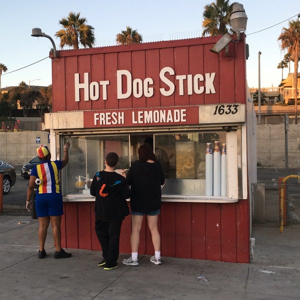 9/14/2016 tarihinde Nancy H.ziyaretçi tarafından Hot Dog on a Stick'de çekilen fotoğraf