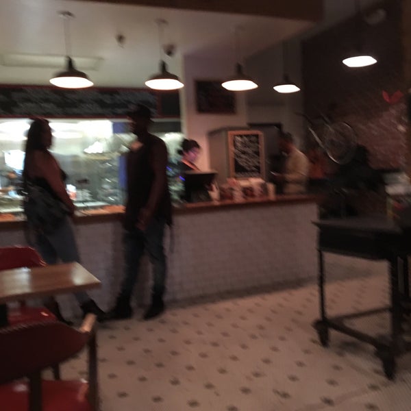10/10/2016 tarihinde Nancy H.ziyaretçi tarafından Pellicola Pizzeria'de çekilen fotoğraf