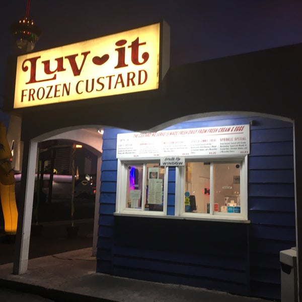 Снимок сделан в Luv-It Frozen Custard пользователем Nancy H. 8/15/2017