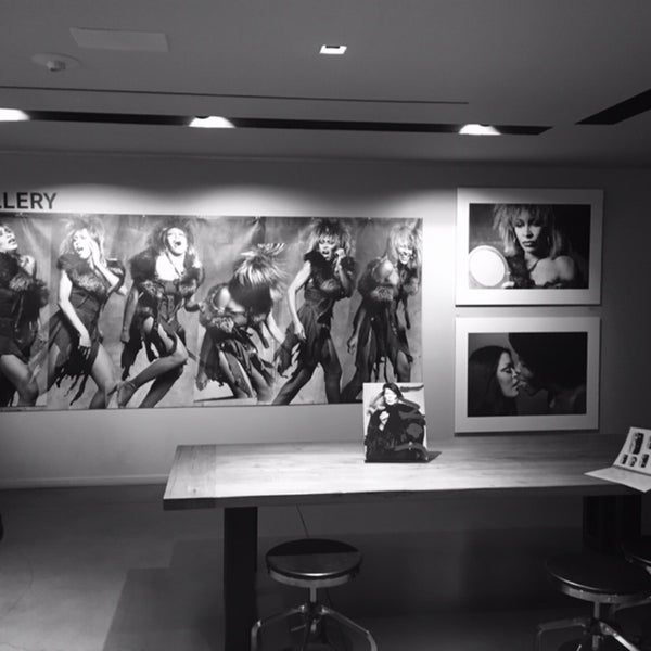 11/4/2018에 Nancy H.님이 Leica Store and Gallery Los Angeles에서 찍은 사진