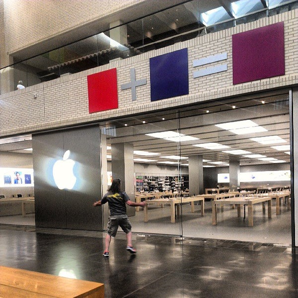 Apple NorthPark Center 8687 North Central Expressway