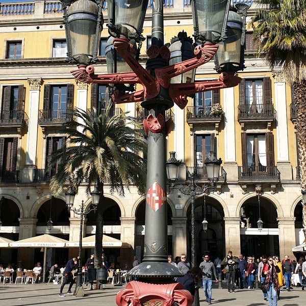 Hipócrita Suelto marzo Gaudi Lamp - Historic Site in El Barri Gòtic