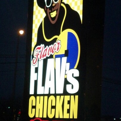 รูปภาพถ่ายที่ Flavor Flav&#39;s Chicken &amp; Ribs โดย Kimberley S. เมื่อ 1/12/2013