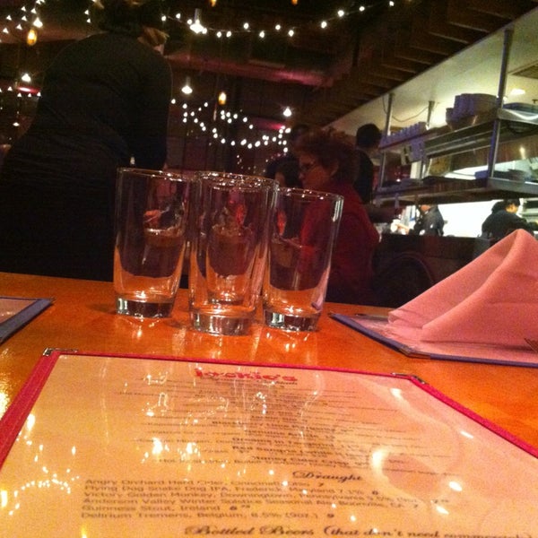 รูปภาพถ่ายที่ Jackie&#39;s Restaurant โดย Rob S. เมื่อ 1/27/2013